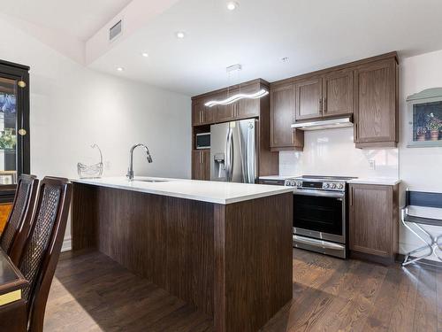 Kitchen - 405-4060 Boul. Des Sources, Dollard-Des-Ormeaux, QC - Indoor Photo Showing Kitchen With Upgraded Kitchen