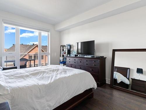 Master bedroom - 405-4060 Boul. Des Sources, Dollard-Des-Ormeaux, QC - Indoor Photo Showing Bedroom