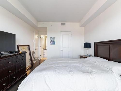 Master bedroom - 405-4060 Boul. Des Sources, Dollard-Des-Ormeaux, QC - Indoor Photo Showing Bedroom