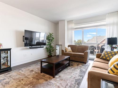 Salon - 405-4060 Boul. Des Sources, Dollard-Des-Ormeaux, QC - Indoor Photo Showing Living Room