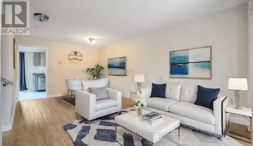 21 Bentley Crescent, Barrie (400 West), ON - Indoor Photo Showing Living Room