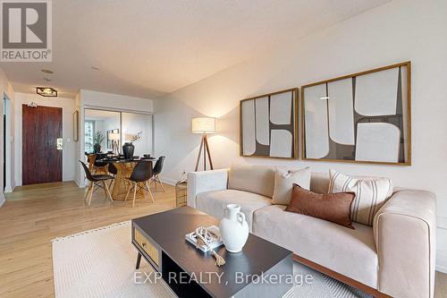 805 - 3 Pemberton Avenue, Toronto (Newtonbrook East), ON - Indoor Photo Showing Living Room