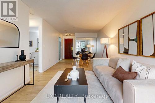 805 - 3 Pemberton Avenue, Toronto (Newtonbrook East), ON - Indoor Photo Showing Living Room