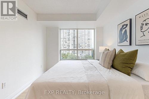 805 - 3 Pemberton Avenue, Toronto (Newtonbrook East), ON - Indoor Photo Showing Bedroom