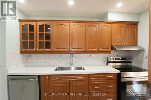 63 Treetops Court, Toronto (Milliken), ON - Indoor Photo Showing Kitchen