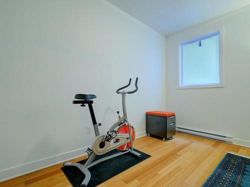 Bedroom - 203-2455 Rue Du Centre, Montréal (Le Sud-Ouest), QC - Indoor Photo Showing Gym Room