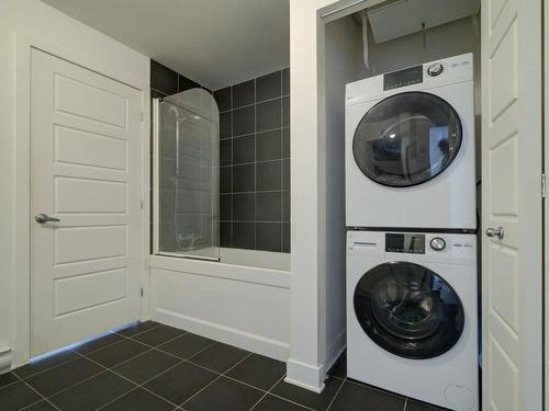 Salle de bains attenante Ã  la CCP - 203-2455 Rue Du Centre, Montréal (Le Sud-Ouest), QC - Indoor Photo Showing Laundry Room