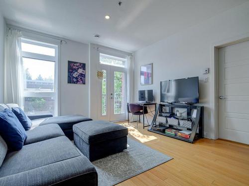 Salon - 203-2455 Rue Du Centre, Montréal (Le Sud-Ouest), QC - Indoor Photo Showing Living Room