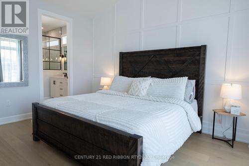 11 Briscoe Crescent, Strathroy-Caradoc (Ne), ON - Indoor Photo Showing Bedroom