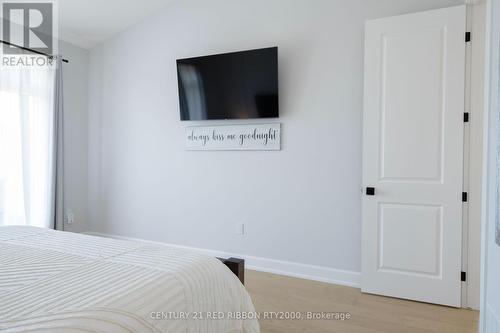 11 Briscoe Crescent, Strathroy-Caradoc (Ne), ON - Indoor Photo Showing Bedroom