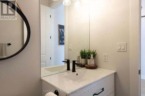 11 Briscoe Crescent, Strathroy-Caradoc (Ne), ON - Indoor Photo Showing Bathroom