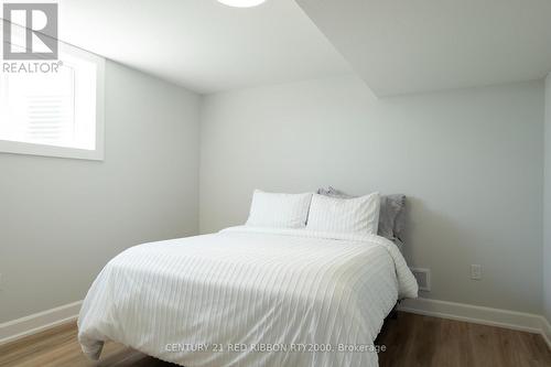 11 Briscoe Crescent, Strathroy-Caradoc (Ne), ON - Indoor Photo Showing Bedroom