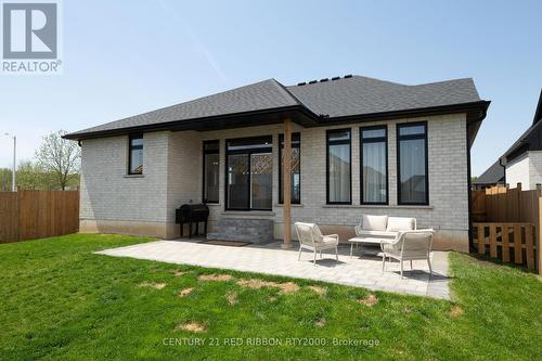 11 Briscoe Crescent, Strathroy-Caradoc (Ne), ON - Outdoor