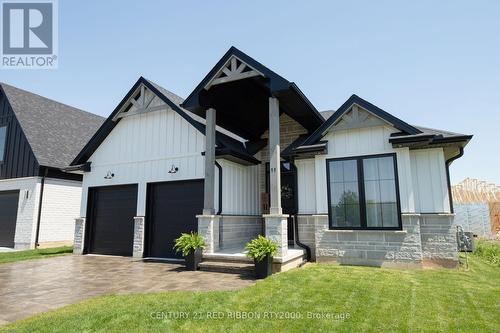 11 Briscoe Crescent, Strathroy-Caradoc (Ne), ON - Outdoor