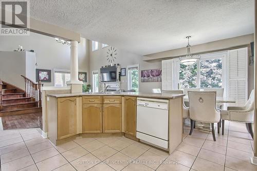 22 Benjamin Lane, Barrie (Painswick South), ON - Indoor Photo Showing Kitchen