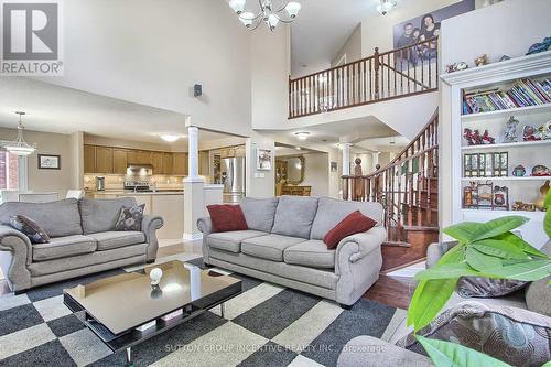 22 Benjamin Lane, Barrie (Painswick South), ON - Indoor Photo Showing Living Room