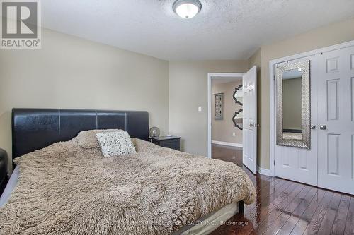 22 Benjamin Lane, Barrie, ON - Indoor Photo Showing Bedroom