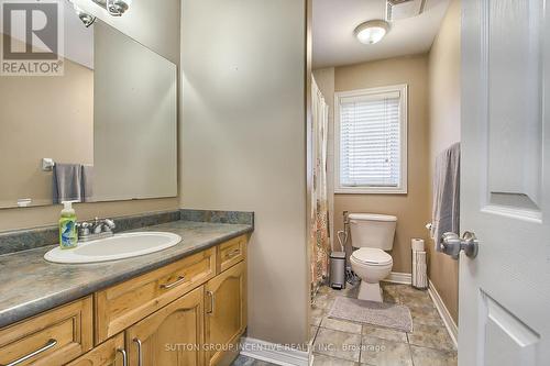 22 Benjamin Lane, Barrie, ON - Indoor Photo Showing Bathroom