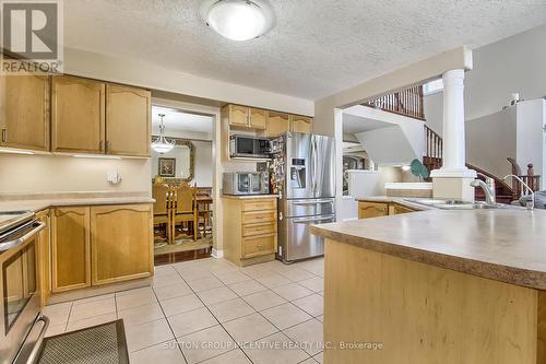 22 Benjamin Lane, Barrie, ON - Indoor Photo Showing Kitchen With Double Sink