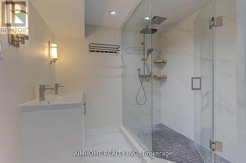 1694 Wembury Road, Mississauga (Lorne Park), ON - Indoor Photo Showing Bathroom