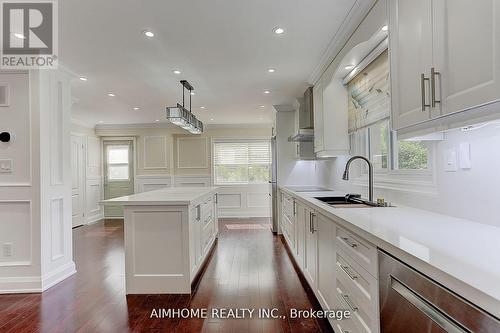 1694 Wembury Road, Mississauga (Lorne Park), ON - Indoor Photo Showing Kitchen With Upgraded Kitchen