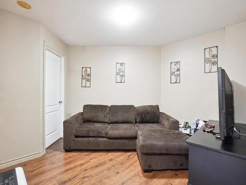 Bachelor - 113  - 113A Rue Luc, Saint-Colomban, QC - Indoor Photo Showing Living Room