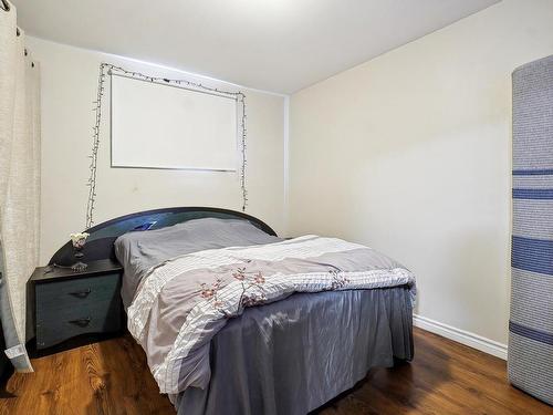 Bachelor - 113  - 113A Rue Luc, Saint-Colomban, QC - Indoor Photo Showing Bedroom