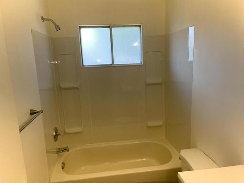 2540 Quilchena Ave, Merritt, BC - Indoor Photo Showing Bathroom