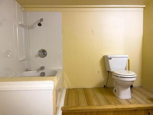 2540 Quilchena Ave, Merritt, BC - Indoor Photo Showing Bathroom