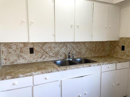 2540 Quilchena Ave, Merritt, BC - Indoor Photo Showing Kitchen With Double Sink