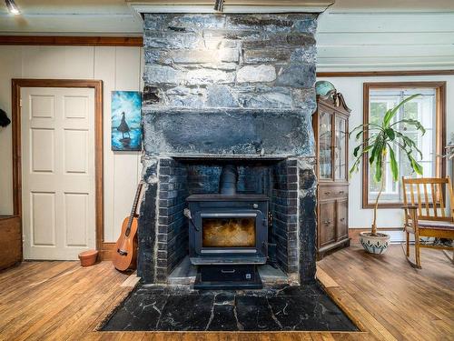 Living room - 224 1Re Avenue, Portneuf, QC - Indoor With Fireplace