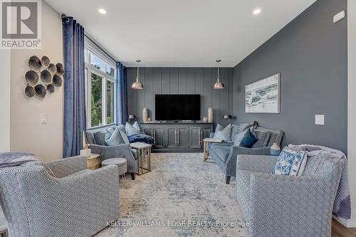 5500 Steeles Avenue W, Milton (Nelson), ON - Indoor Photo Showing Living Room