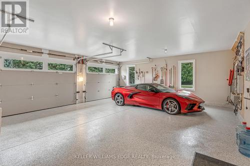 5500 Steeles Avenue W, Milton (Nelson), ON - Indoor Photo Showing Garage