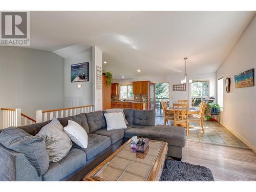 2045 Bernau Court, Lake Country, BC - Indoor Photo Showing Living Room