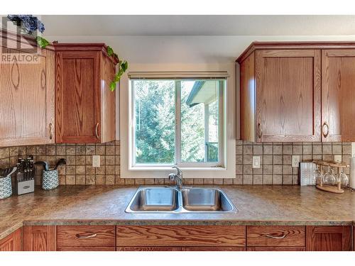 2045 Bernau Court, Lake Country, BC - Indoor Photo Showing Kitchen With Double Sink