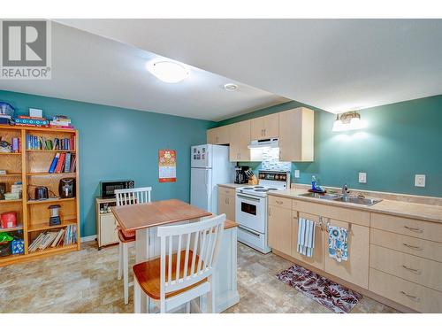 2045 Bernau Court, Lake Country, BC - Indoor Photo Showing Kitchen With Double Sink