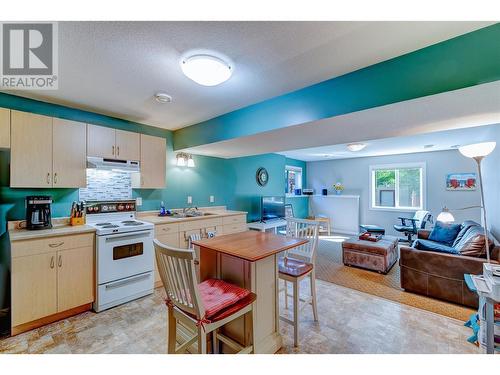 2045 Bernau Court, Lake Country, BC - Indoor Photo Showing Kitchen