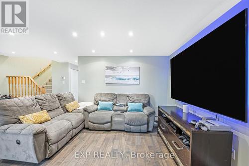 9 Quail Crescent, Barrie, ON - Indoor Photo Showing Living Room