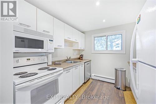 9 Quail Crescent, Barrie (Ardagh), ON - Indoor Photo Showing Kitchen