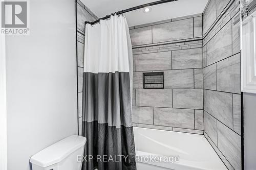 9 Quail Crescent, Barrie, ON - Indoor Photo Showing Bathroom