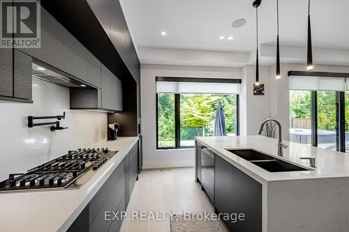 1503 Pembroke Drive, Oakville (College Park), ON - Indoor Photo Showing Kitchen With Double Sink With Upgraded Kitchen