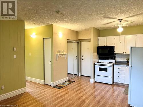 229 Adelaide Street Unit# 101, Southampton, ON - Indoor Photo Showing Kitchen