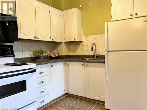 229 Adelaide Street Unit# 101, Southampton, ON - Indoor Photo Showing Kitchen