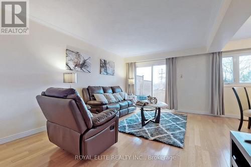 14 Beethoven Court, Toronto (Hillcrest Village), ON - Indoor Photo Showing Living Room