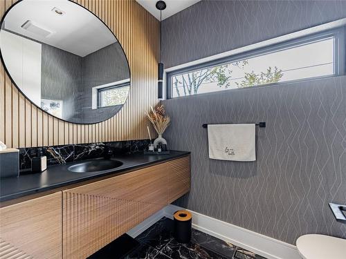 1503 Pembroke Drive, Oakville, ON - Indoor Photo Showing Bathroom