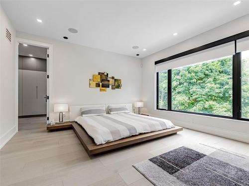 1503 Pembroke Drive, Oakville, ON - Indoor Photo Showing Bedroom