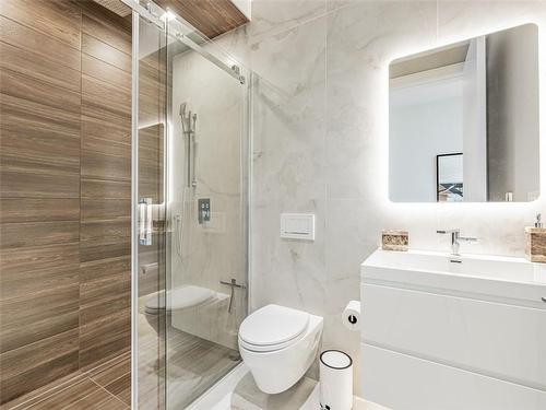 1503 Pembroke Drive, Oakville, ON - Indoor Photo Showing Bathroom