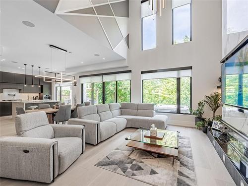 1503 Pembroke Drive, Oakville, ON - Indoor Photo Showing Living Room