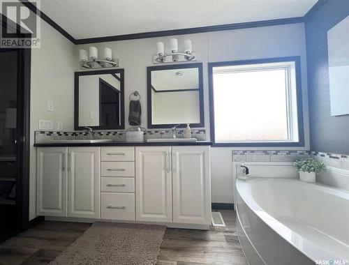 190 Prairie Sun Court, Swift Current Rm No. 137, SK - Indoor Photo Showing Bathroom