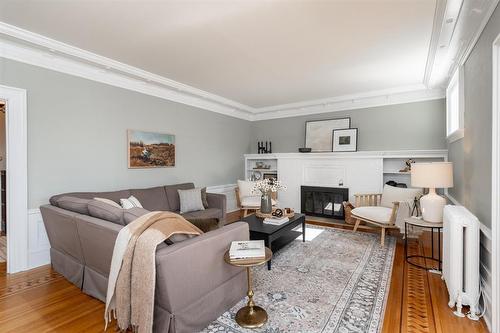 1191 Grosvenor Avenue, Winnipeg, MB - Indoor Photo Showing Living Room With Fireplace